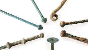 Épingles en bronze, fin de l'âge du Bronze, Ensisheim, Griesheim-sur-Souffel, Erstein, Colmar, Houssen, Mulhouse (I. Déchanez-Clerc © Archéologie Alsace)